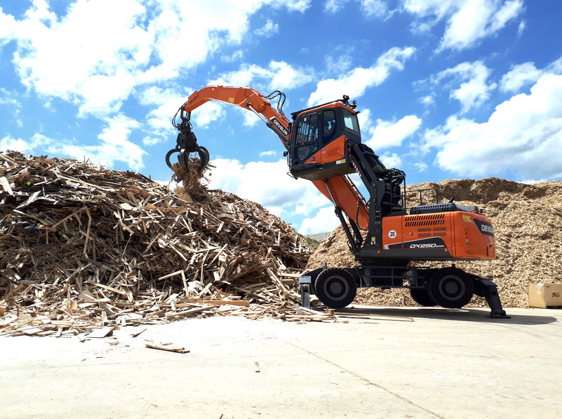 New DX230WMH-7 & DX250WMH-7 Material Handlers from Develon